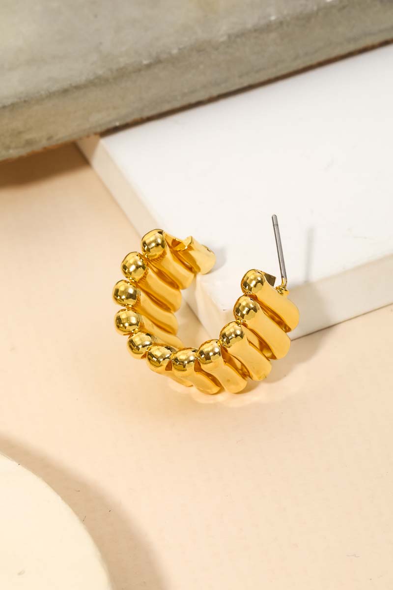 Metallic Ribbed Hoop Earrings